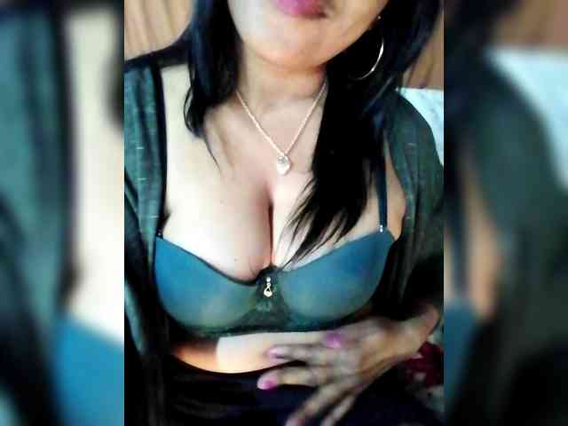 FiestyQueen webcam