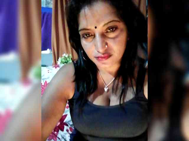FiestyQueen webcam