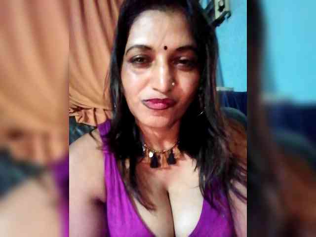 FiestyQueen webcam