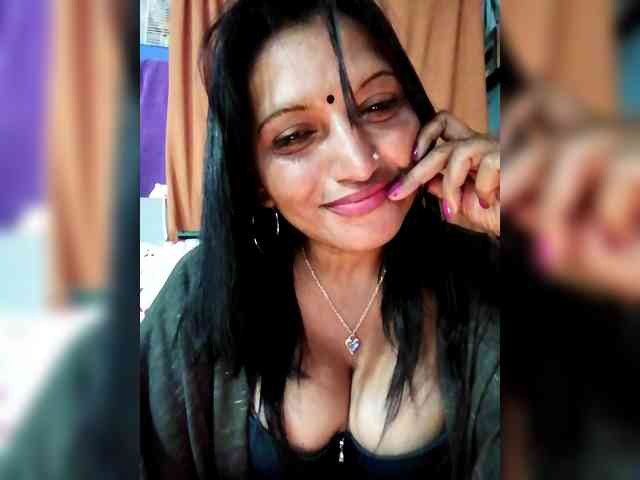 FiestyQueen webcam