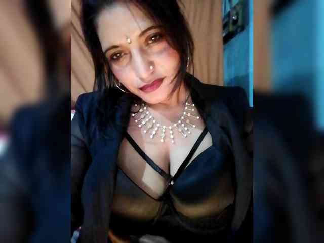 FiestyQueen webcam