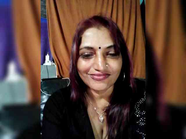 FiestyQueen webcam