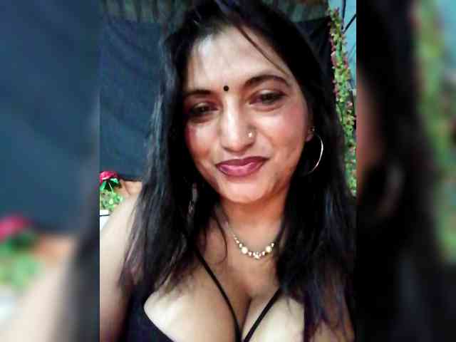 FiestyQueen webcam