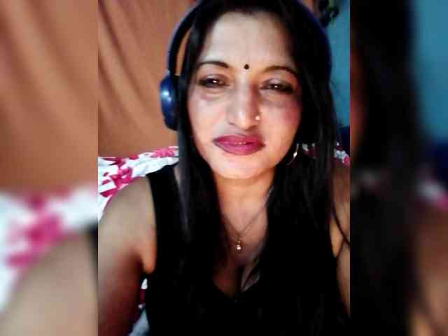 FiestyQueen webcam