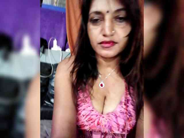 FiestyQueen webcam