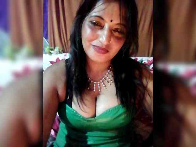 FiestyQueen webcam