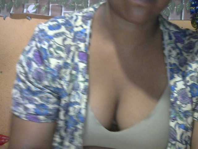 Sandiesexy live cam on BongaCams