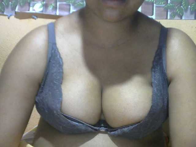 Sandiesexy live cam on BongaCams