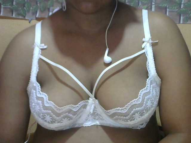 Sandiesexy live cam on BongaCams