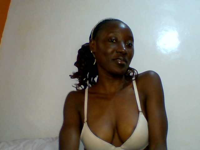 SexyLucia5 live cam on BongaCams