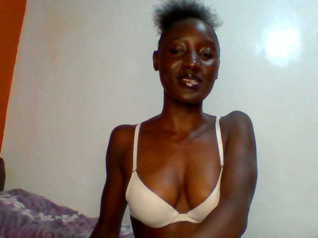 SexyLucia5 live cam on BongaCams