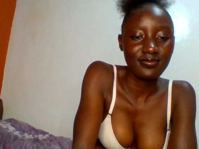 SexyLucia5 live cam on BongaCams