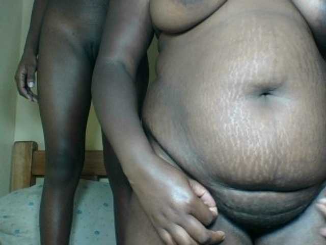 le modèle Black-ebonies est en webcam porno dans un show sur le site bongacams, il possède les tags suivants: Ebony,Brunette,Trimmed