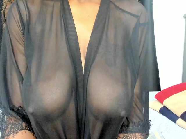 le modèle Perfect-Tits est en webcam porno dans un show sur le site bongacams, il possède les tags suivants: Ebony,Brunette,Shaved