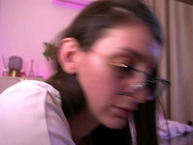 lildiaa's BongaCams show and profile