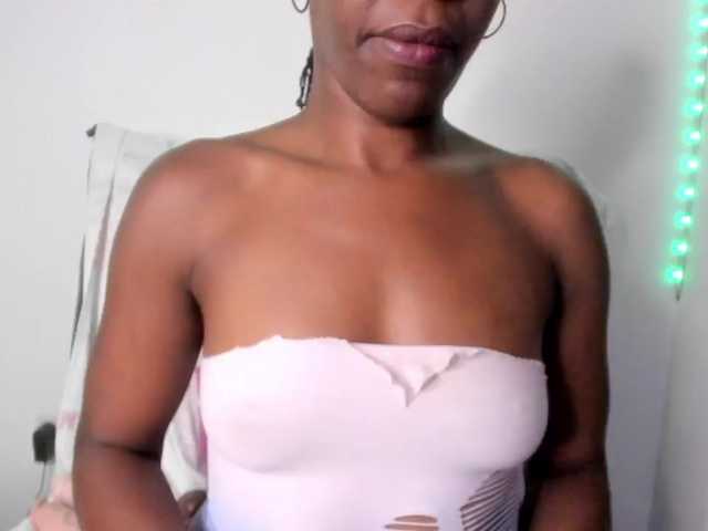 Tina-houston live cam on BongaCams