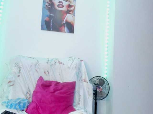Tina-houston live cam on BongaCams