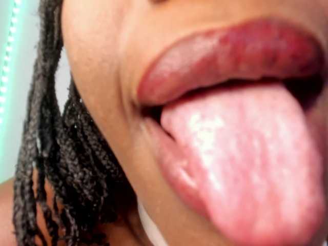 Tina-houston live cam on BongaCams