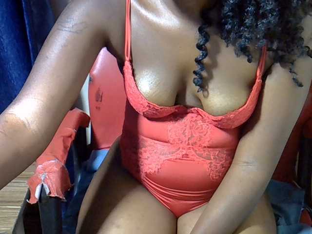 le modèle Nyangisexy1 est en webcam porno dans un show sur le site bongacams, il possède les tags suivants: Ebony,Brunette,Trimmed