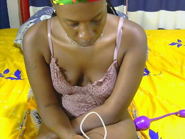 Nyangisexy1 live cam on BongaCams