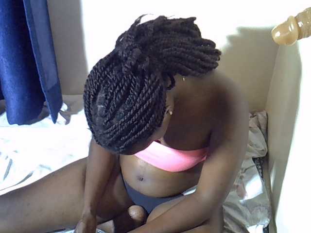 le modèle Nyangisexy1 est en webcam porno dans un show sur le site bongacams, il possède les tags suivants: Ebony,Brunette,Trimmed