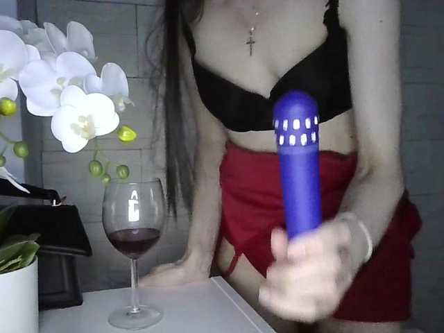 JuliaWetDream's BongaCams show and profile