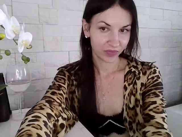 Model: JuliaWetDream