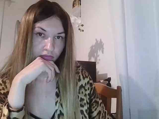 Model: JuliaWetDream