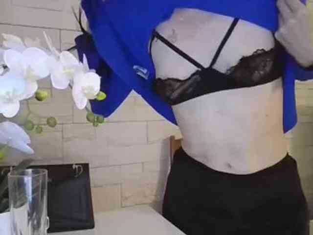 Model: JuliaWetDream
