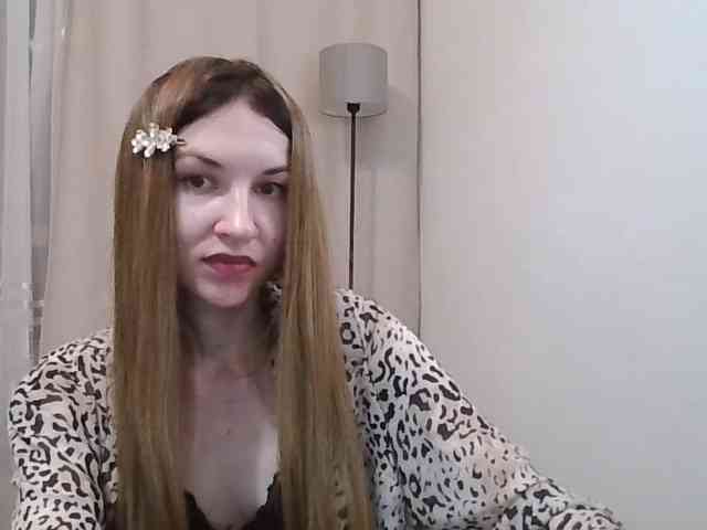 juliawetdream's live room