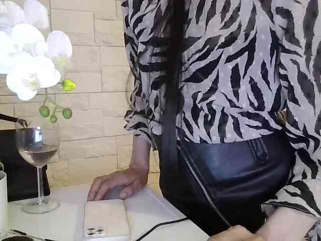 juliawetdream's live room