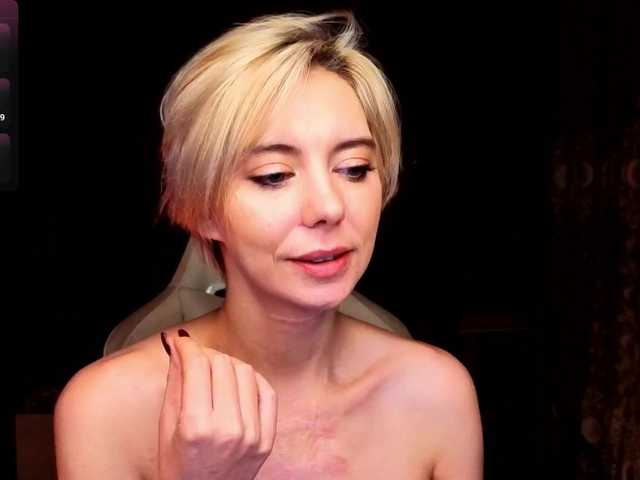 BlondIce live cam on BongaCams