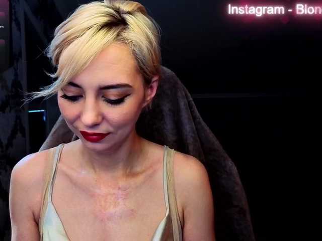 BlondIce live cam on BongaCams