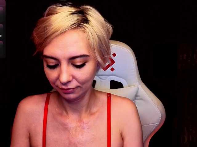 BlondIce live cam on BongaCams
