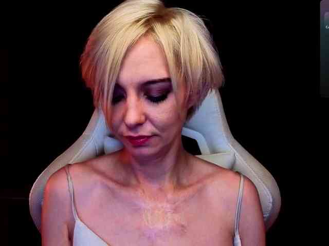 BlondIce Live Webcam on BongaCams