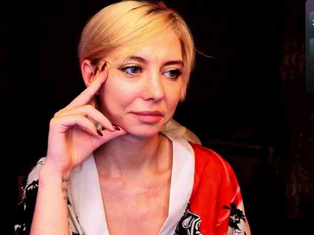 BlondIce webcam