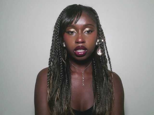 Sexxytrinityy live cam on BongaCams