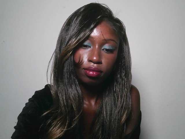 Sexxytrinityy live cam on BongaCams