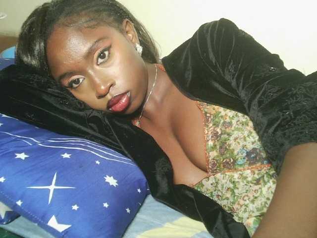 Sexxytrinityy live cam on BongaCams