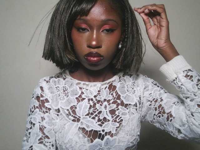 Sexxytrinityy live cam on BongaCams