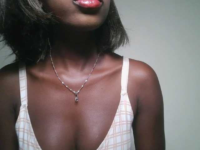 Sexxytrinityy live cam on BongaCams
