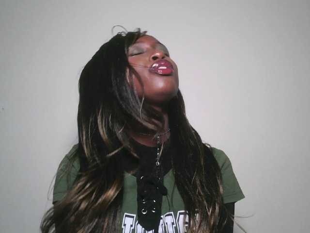 Sexxytrinityy live cam on BongaCams