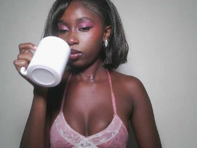 Sexxytrinityy live cam on BongaCams