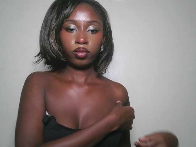 Sexxytrinityy live cam on BongaCams