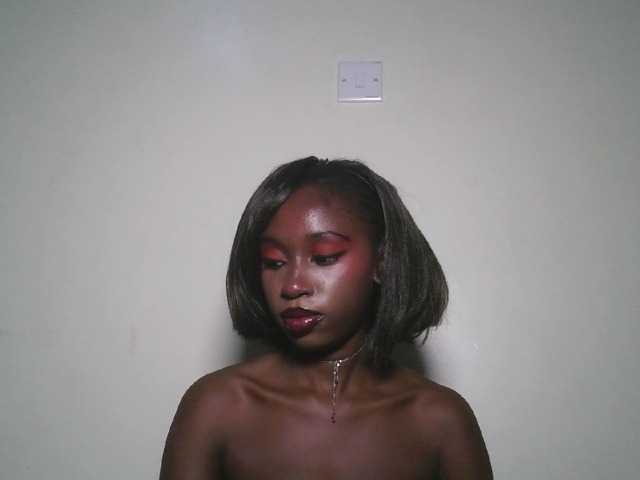 le modèle Boughie-birdy est en webcam porno dans un show sur le site bongacams, il possède les tags suivants: Ebony,Brunette,Trimmed
