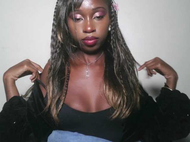 Sexxytrinityy live cam on BongaCams