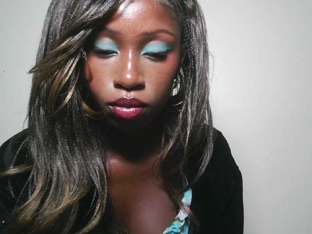 Sexxytrinityy live cam on BongaCams