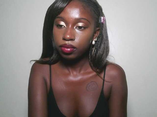 Sexxytrinityy live cam on BongaCams