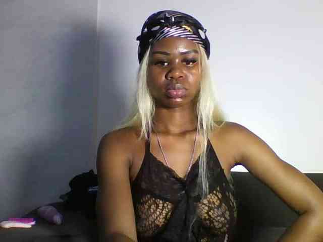EbonyStarr webcam