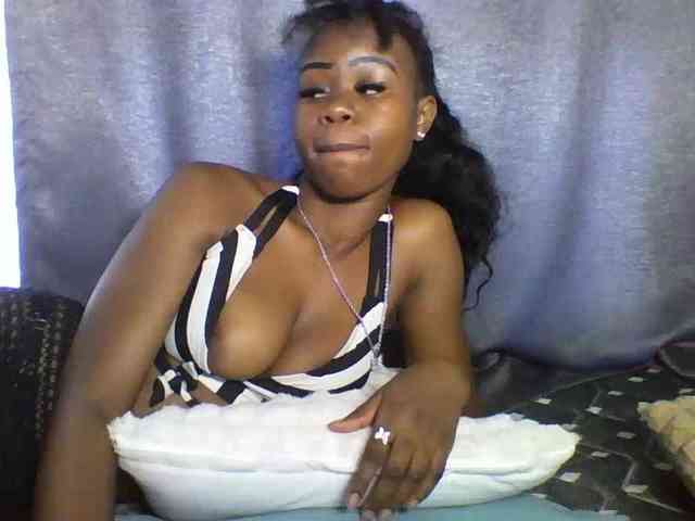 EbonyStarr webcam